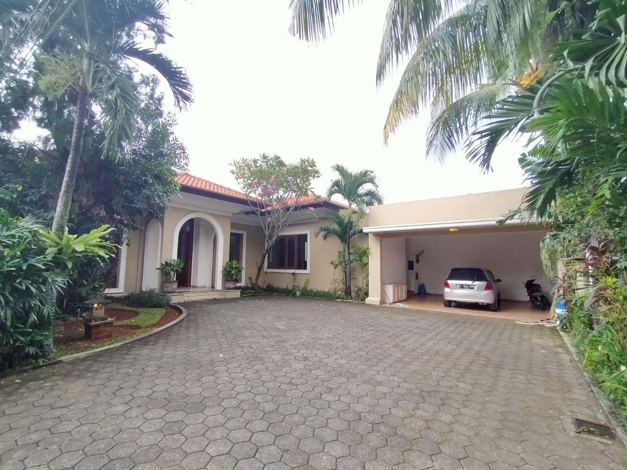 Disewakan Rumah di Cipete Jakarta Selatan Kondisi Semi Furnished